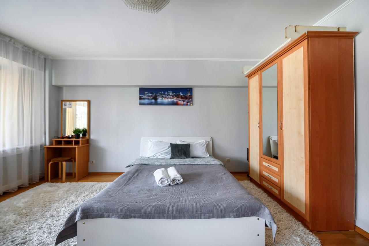 Apartamento На Проспекте Ленина Almatý Exterior foto
