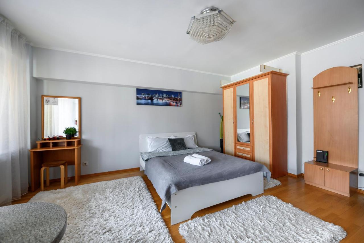 Apartamento На Проспекте Ленина Almatý Exterior foto