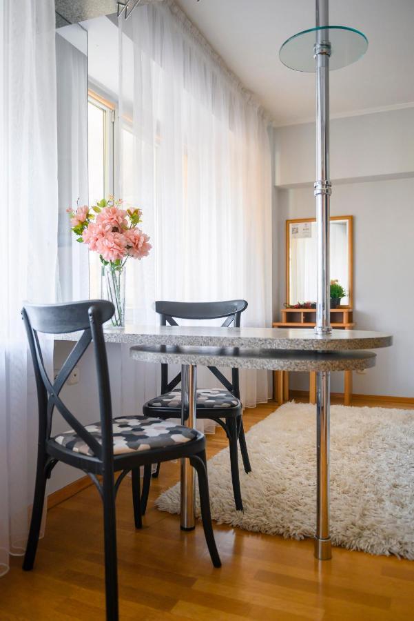 Apartamento На Проспекте Ленина Almatý Exterior foto