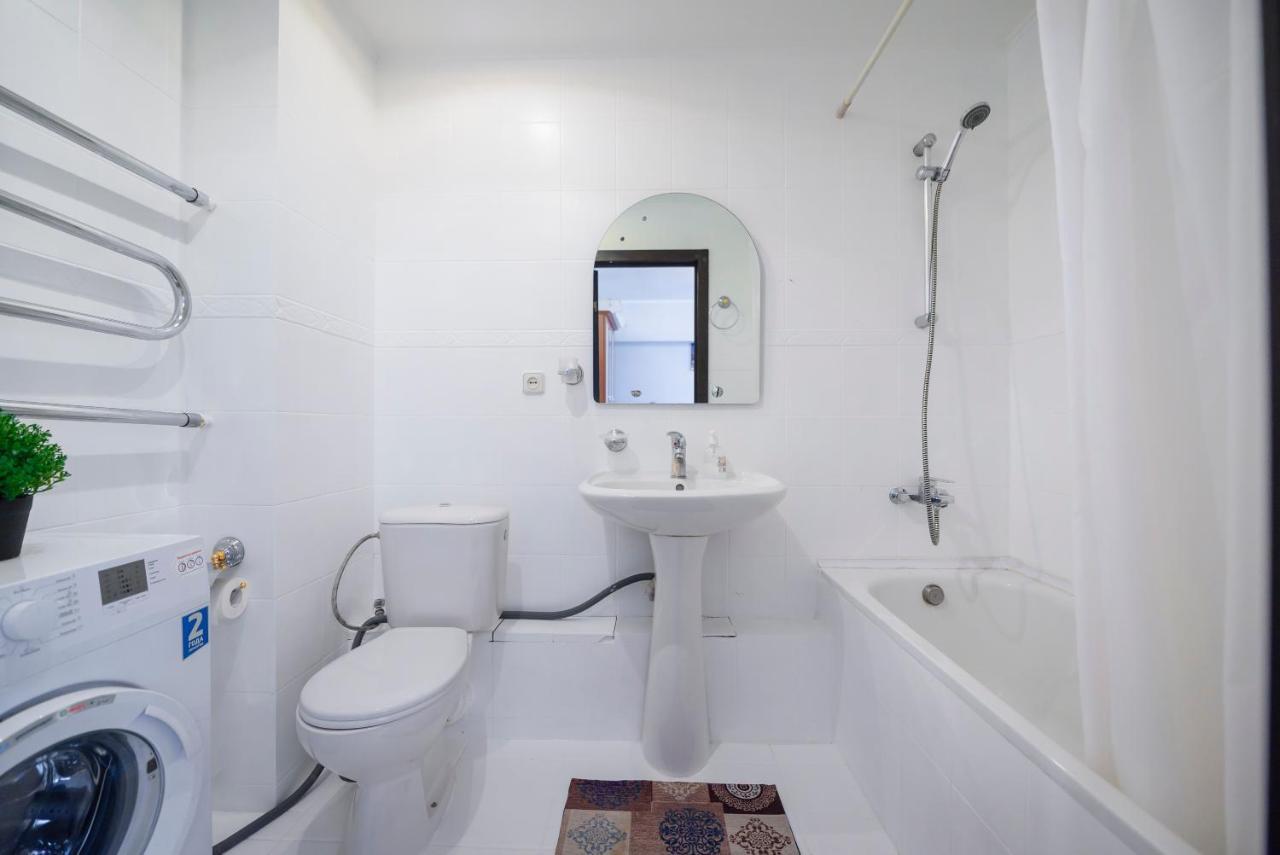 Apartamento На Проспекте Ленина Almatý Exterior foto