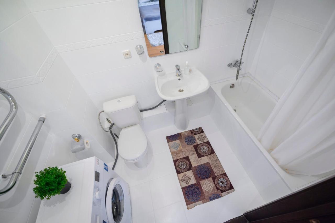 Apartamento На Проспекте Ленина Almatý Exterior foto